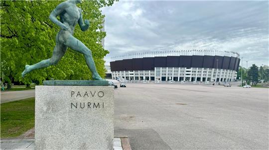 Bei einem WM-Qualifikationsspiel im Olympiastadion von Helsinki hat es einen tragischen Zwischenfall gegeben. 