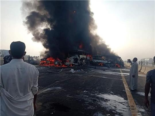 Bei einem Zusammenstoß mehrerer Fahrzeuge auf einer Schnellstraße in Ägypten sind mindestens 32 Menschen ums Leben gekommen.