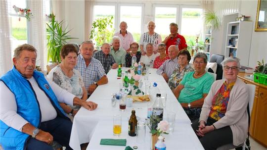 Bei einem ersten Treffen am Samstagnachmittag wurden Kaffee, Kuchen und viele alte Geschichten aufgetischt.