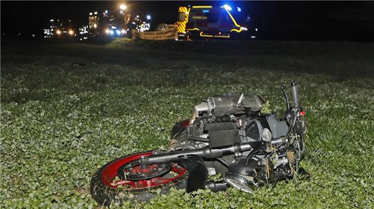 Bei einem schweren Verkehrsunfall auf der L515 zwischen Bredelem und Kunigunde ist am Freitagabend ein 52-jähriger Motorradfahrer getötet worden.