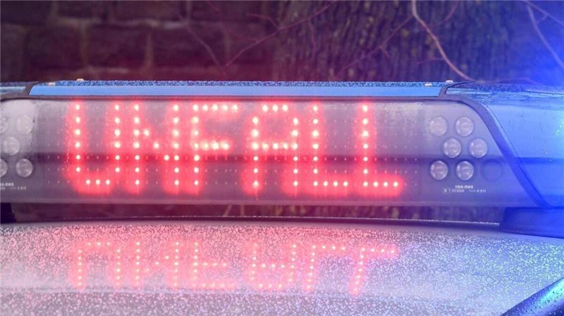 Bei einem Verkehrsunfall in Hornburg wird ein Zwölfjähriger verletzt. Der Fahrer flüchtet unerlaubt von der Unfallstelle. Foto: Rehder/dpa
