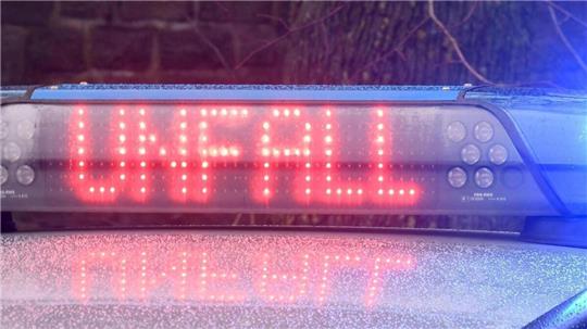 Bei einem Verkehrsunfall in Hornburg wird ein Zwölfjähriger verletzt. Der Fahrer flüchtet unerlaubt von der Unfallstelle. Foto: Rehder/dpa