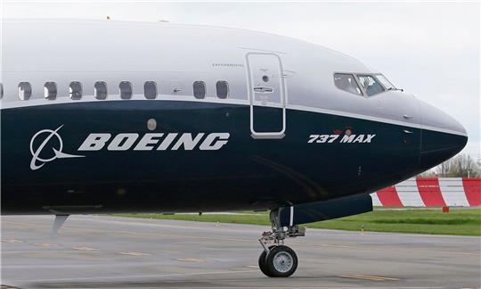 Bei einer Boeing 737-9 Max war Anfang des Jahres kurz nach dem Start ein Rumpfteil herausgebrochen.