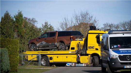 Bei einer Hausdurchsuchung im Fall des am 10. Oktober getöteten achtjährigen Fabian aus Güstrow beschlagnahmen die Ermittler einen Geländewagen.