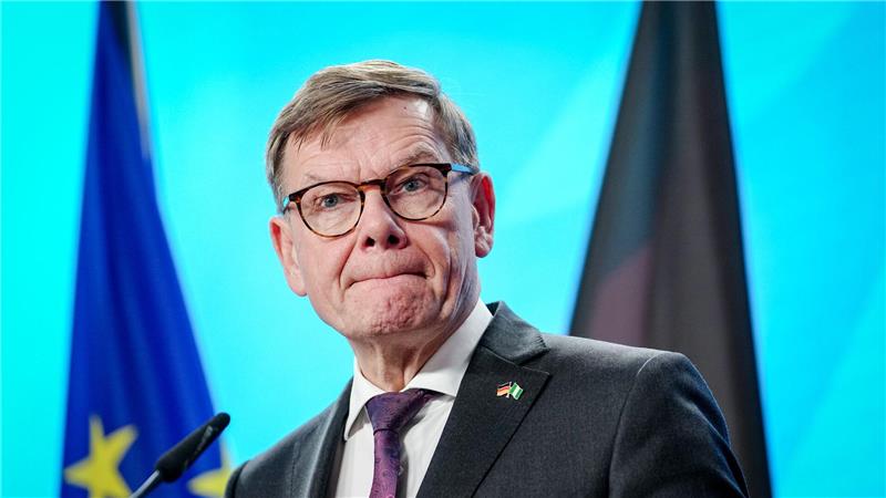 Union rauft sich nach Wadephul-Irritationen wieder zusammen Bei einer Pressekonferenz in Berlin erklärt sich Außenminister Johann Wadephul (CDU) ausführlich zu den Irritationen über seine Asyl-Äußerungen in Syrien.