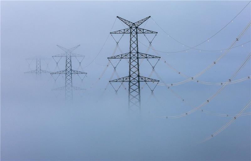 Dimm-Regeln für Stromnetze sollen Verbraucher entlasten Bei einer Überlastung des Netzes können Netzbetreiber in Zukunft den Strombezug beschränken.