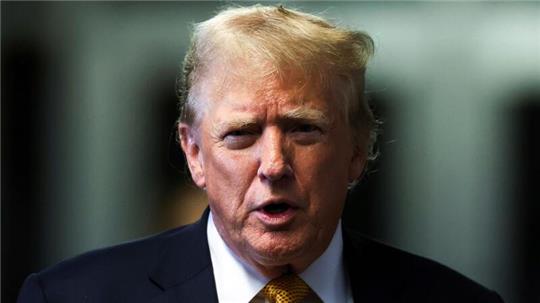 Bei einer Verurteilung droht Trump eine Geldstrafe oder eine mehrjährige Freiheitsstrafe, die auch zur Bewährung ausgesetzt werden könnte.