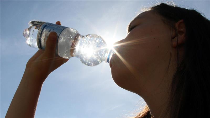 Harz: Vorbereitungen und Tipps von Ärzten für die Hitzetage Bei großer Hitze sollte mehr getrunken werden als üblich, Experten raten sogar, zwei bis drei Liter Wasser oder Tee zu trinken.