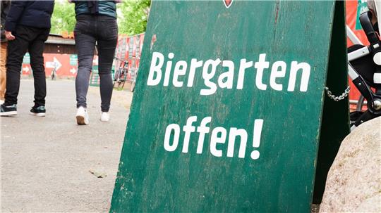 Bei gutem Wetter öffnen vielerorts die Biergärten. (Archivfoto)