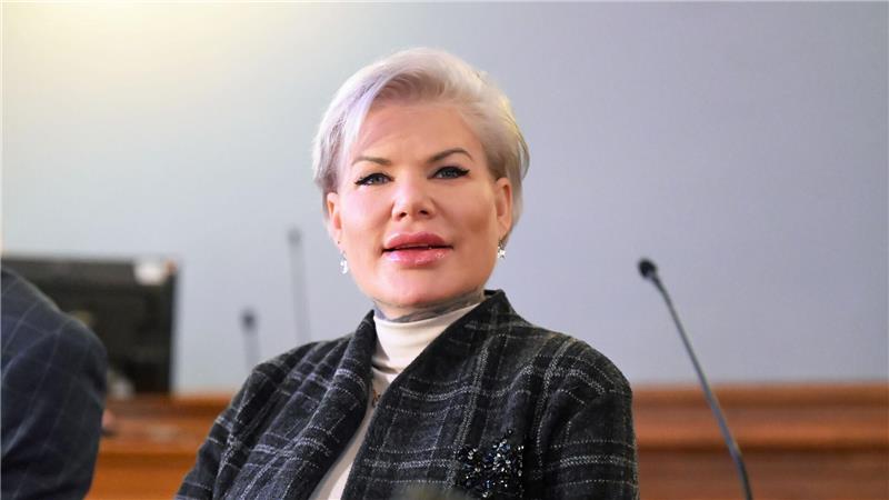 Sängerin Melanie Müller weist Hitlergruß-Vorwurf zurück Bei ihr gefundene Drogen sollen einer Bekannten gehört haben.