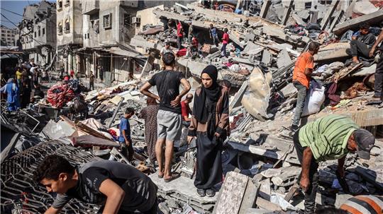 Bei israelischen Angriffen im Gazastreifen starben nach Angaben aus medizinischen Kreisen mindestens 50 Menschen. 