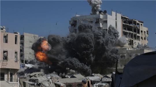 Bei neuen Angriffen des israelischen Militärs im Gazastreifen sind einem Bericht der palästinensischen Nachrichtenagentur Wafa zufolge mindestens zwölf Menschen getötet worden. (Archivfoto)
