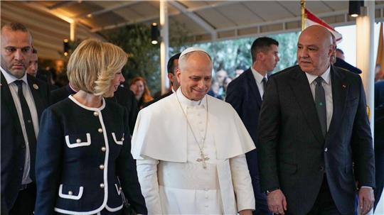 Bei seinem Besuch im Libanon traf Papst Leo XIV. den Präsidenten des krisengeschüttelten Landes, Joseph Aoun (r.). 