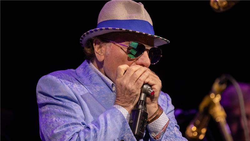 Bei seinen Konzerten, wie hier beim Montreux Jazz Festival 2022, sagt Van Morrison kaum etwas und lässt die Musik sprechen. (Archivbild)