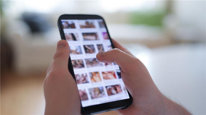 Fernandes wirbt für Demonstration gegen sexualisierte Gewalt Bei sogenannten Deepfakes wird etwa mit Hilfe von KI ein prominentes Gesicht auf einen nackten Körper montiert. (Symbolbild)