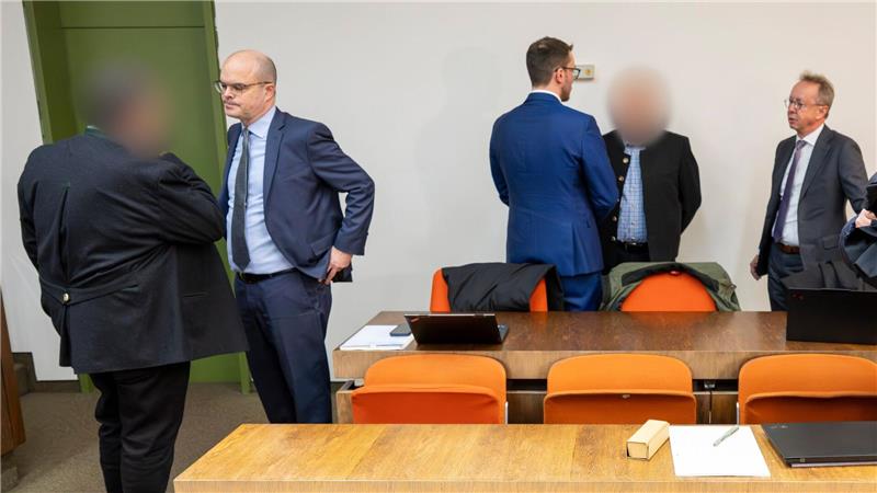 Angeklagter nach Zugunglück: „Ich habe solche Schuldgefühle“ Beide Angeklagten zeigen Reue.