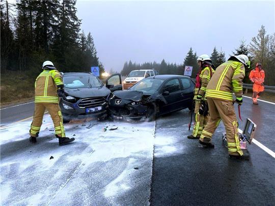 Beide Fahrzeuginsassen wurden bei dem Unfall am Torfhausberg verletzt. Foto: Schlegel
