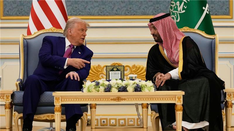 Deals, Deals, Deals: Trump im Nahen Osten Beide Männer haben Geschäfte im Sinn und sind von Skandalen umwoben.