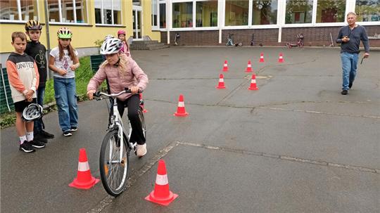 Beim ADAC-Fahrradturnier in der Grundschule Harlingerode stellen die Schüler ihr Können auf dem Fahrrad unter Beweis.