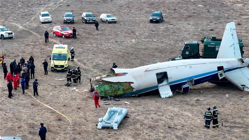 Baku geht von russischem Treffer auf Flugzeug aus Beim Absturz der Maschine der Azerbaijan Airlines in Kasachstan kamen nach offiziellen Angaben 38 Menschen ums Leben, 29 überlebten teilweise schwer verletzt.