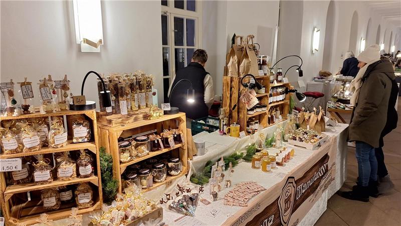 Beim Adventsmarkt in Wöltingerode werden lokale Spezialitäten angeboten.