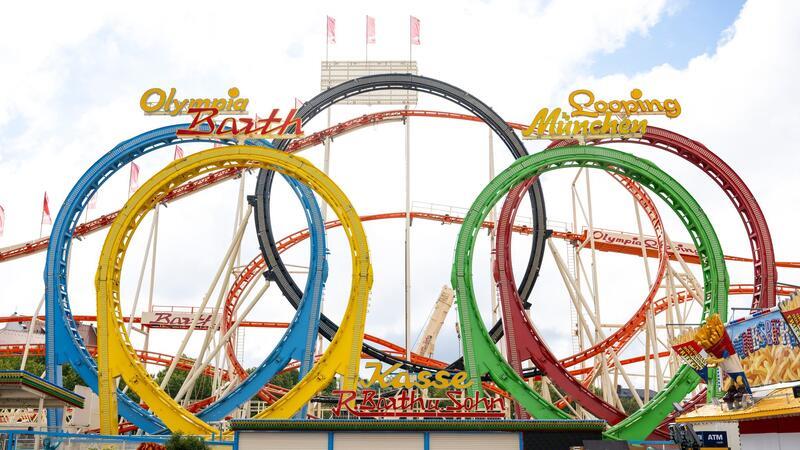 Beim Aufbau der legendären „Olympia Looping“-Achterbahn wurde ein Arbeiter tödlich verletzt.