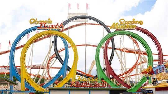 Beim Aufbau der legendären „Olympia Looping“-Achterbahn wurde ein Arbeiter tödlich verletzt.