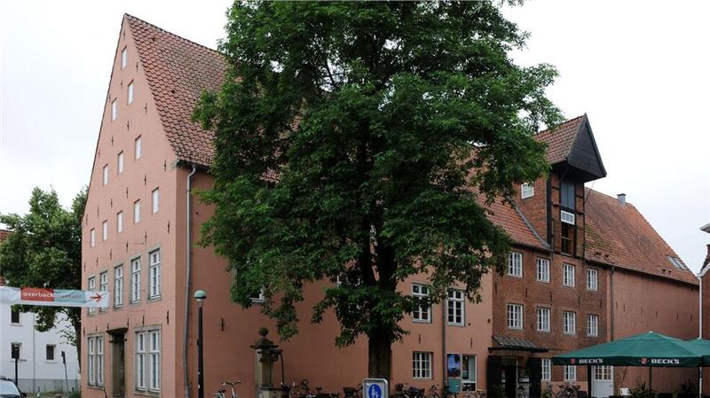 Mann entdeckt verschollenes Gemälde auf dem Dachboden Beim Aufräumen auf einem Dachboden ist ein verschollenes Bild des Malers Fritz Overbeck wieder aufgetaucht. (Archivbild)