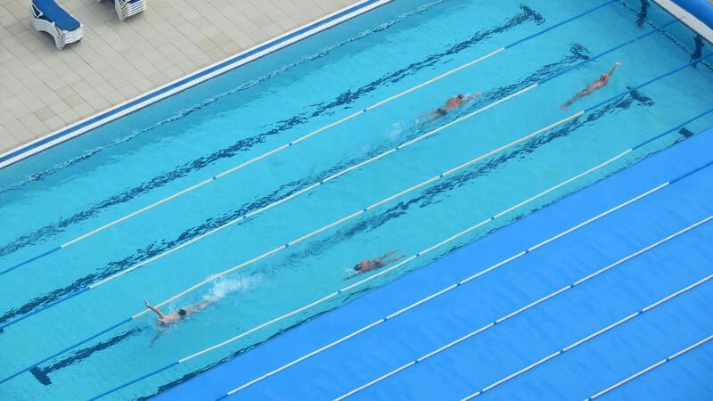 Beim Ausdauertraining im Wasser schonen Sportler ihre Gelenke.