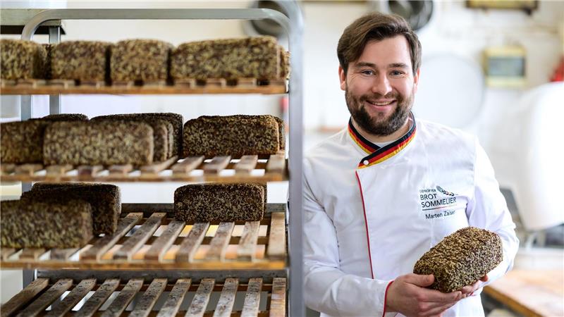 Beim Backen brauche es Fingerspitzengefühl, so Brotsommelier Marten Zaiser.