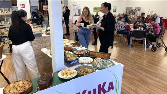Beim „Basar der guten Taten“ im Kunstkarussell gibt es auch ein großes Kuchenbuffet.