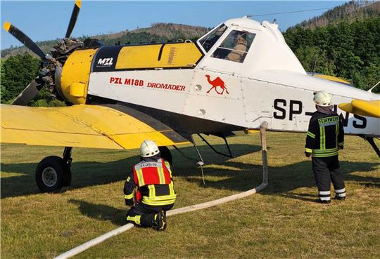 Beim Brand am Königsberg bei Schierke ist das Harzer Löschflugzeug im Einsatz. „Florian Harz 25“ spielte beim ersten Einsatz seinen immensen Vorteil aus. Foto: Epping