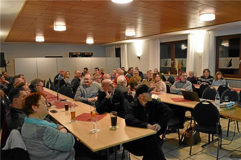 Ideen für Vienenburger Marktplatz gesucht Beim Bürgerdialog diskutieren die Vienenburger unter anderem über den Marktplatz und die Schrankenumgehung. Fotos: Roß