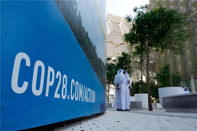 Politisches Weltklima belastet die Klimakonferenz in Dubai Beim COP28-Treffen in Dubai wollen mehr als 190 Länder die erste große Bestandsaufnahme der Umsetzung der Pariser Klimakonferenz 2015 erstellen.