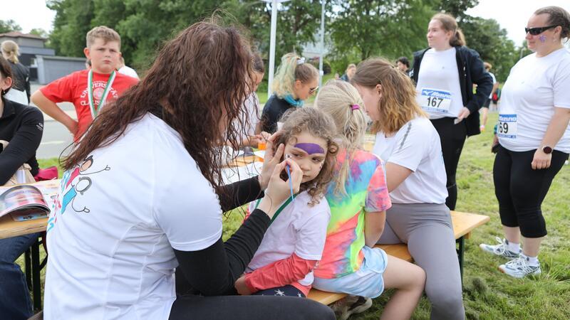 TU Clausthal feiert beim Campuslauf erstmals auch ein Campusfest Beim Campusfest gibt es auch verschiedene Angebote für die kleinen Besucher wie das Kinderschminken.