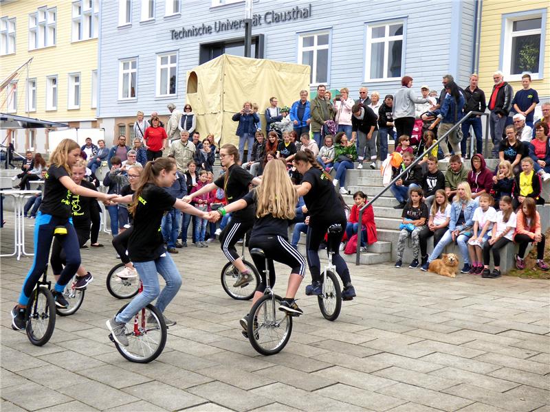 „Ich kann den MTV nicht sterben lassen“ Beim Clausthaler Stadtfest legen die Einradfahrerinnen des MTV noch eine flotte Show hin, mittlerweile gibt es die Gruppe aber nur noch auf dem Papier. Der neue Vorstand will sich um Mitgliederwerbung kümmern, um zu zeigen, dass es den Verein noch gibt. Foto: GZ-Archiv