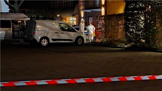 Beim Einbruch in eine Bank in Stuhr bei Bremen sind etliche Schließfächer aufgebrochen worden. Am Tatort arbeitete die Spurensicherung.
