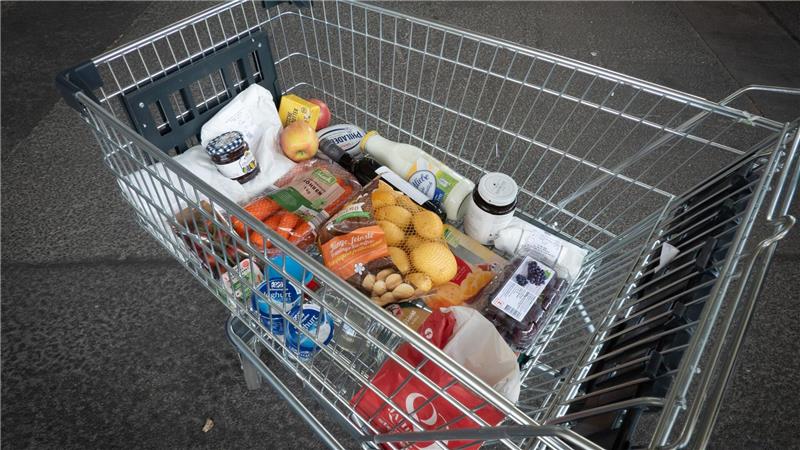 Verbraucherpreise steigen auch im Juli um 2,0 Prozent Beim Einkaufen merken Verbraucherinnen und Verbraucher die Teuerung. (Symbolbild)