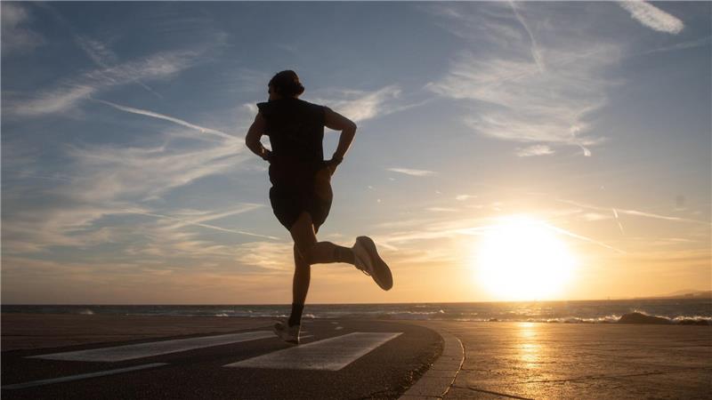 Beim Einstieg ins Lauftraining gilt: Langsam beginnen und auf den eigenen Körper hören.
