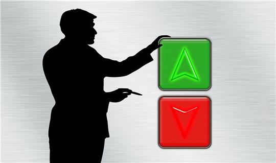 Beim „Elevator-Pitch“ geht es darum, Geschäftspartner quasi bei einer Fahrstuhlfahrt zu überzeugen. Die Kunst, die Geschäftsidee präzise zu vermitteln, entscheidet oft über „aufwärts“ oder „abwärts“. Foto: Pixabay