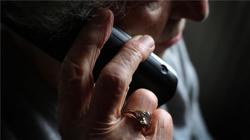 Ein Fünftel Opfer von Zahlungsbetrug - wenige zeigen ihn an Beim Enkeltrick geben sich Betrüger als enge Verwandte aus und versuchen so an Geld zu kommen