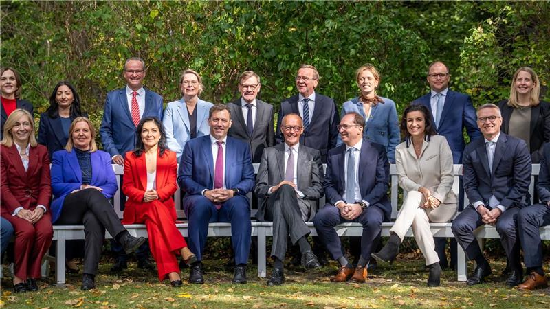 Klausur: Minister in Klinik und Abreise wegen Todesfalls Beim Gruppenfoto fehlte Schnieder.