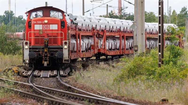 Zu spät, zu teuer, zu kaputt? Wo es bei der Bahn hakt Beim Güterverkehr auf der Schiene herrscht großer Konkurrenzkampf. Bei DB Cargo werden Tausende Stellen wegfallen. (Archivbild)