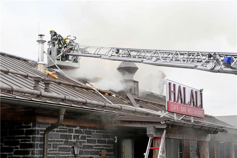 Beim „Halali“-Brand ist ein Schaden in Millionenhöhe entstanden. Das Restaurant muss laut Geschäftsführer voraussichtlich abgerissen werden.  Foto: Neuendorf