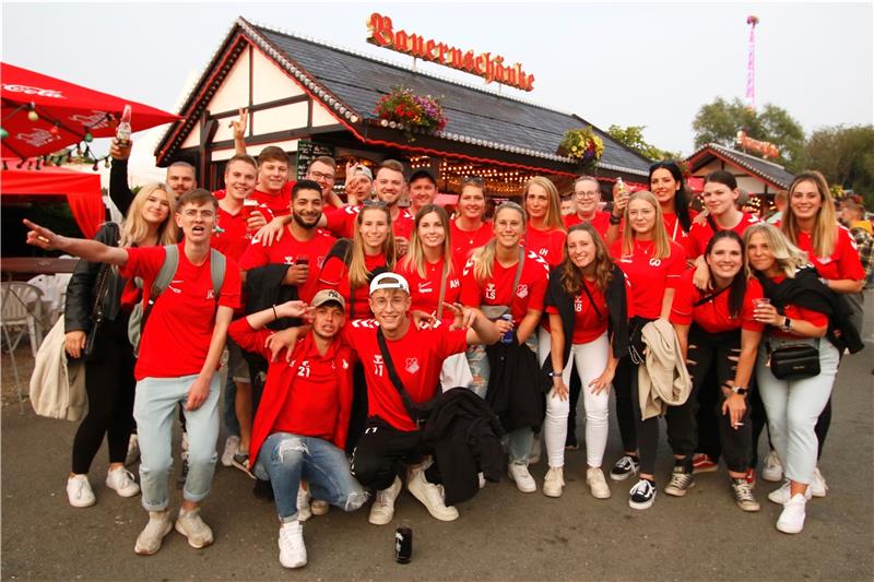 Schützenfest: Feiern bis zwei Uhr ist eher die Ausnahme Beim Herrenabend sind auf dem Osterfeld vor allem Vereine und Betriebsgruppen unterwegs. Foto: Epping