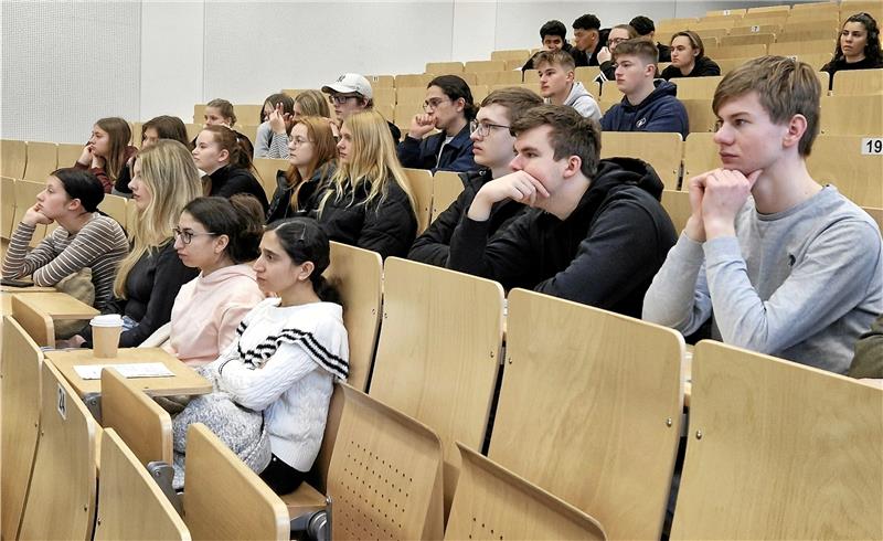 TU Clausthal: Info-Tag ist Entscheidungshilfe für Schüler Beim Hochschulinformationstag können die Oberstufenschüler aus sieben Impulsvorträgen in den Hörsälen wählen. Foto: Knoke