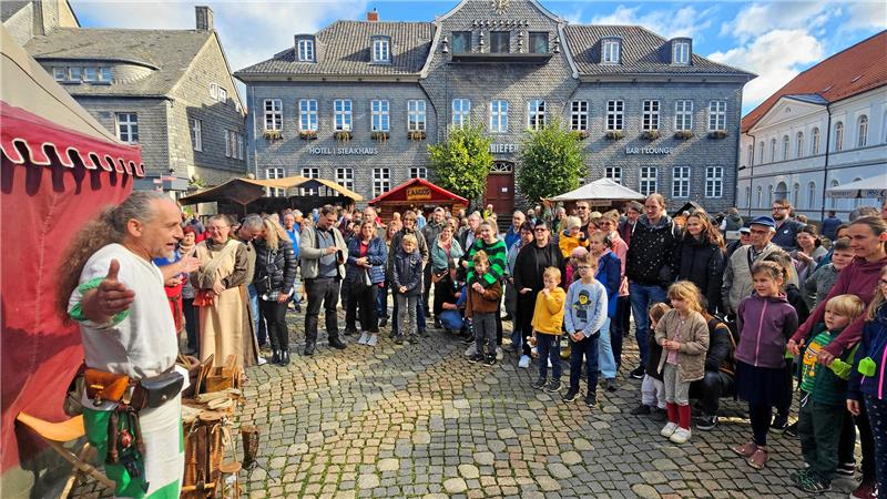 Gaukler, Händler, Spielleute: Goslar feiert Kaisermarkt Beim Kaisermarkt kehrt das Mittelalter in die Stadt zurück.