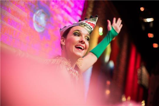 Karnevalsfan Carolin Kebekus appelliert an Feiernde Beim Karneval soll es jedem gut gehen - das ist der Wunsch von Carolin Kebekus.