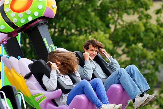 Beim Karussell „Big Spin“ wird Noah Krüger ordentlich durch die Luft gewirbelt. Foto: Epping