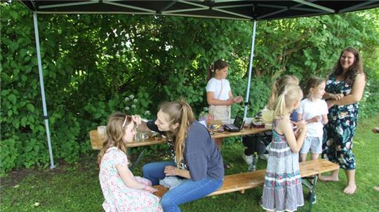 Beim Kinderfest auf dem Gielder Spielplatz hatten die kleinen Besucher viel Spaß. Eine Attraktion war das Kinderschminken.